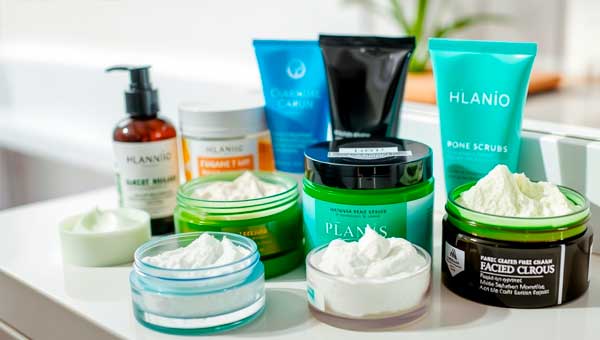 Скрабы и пилинги для лица: когда и как использовать